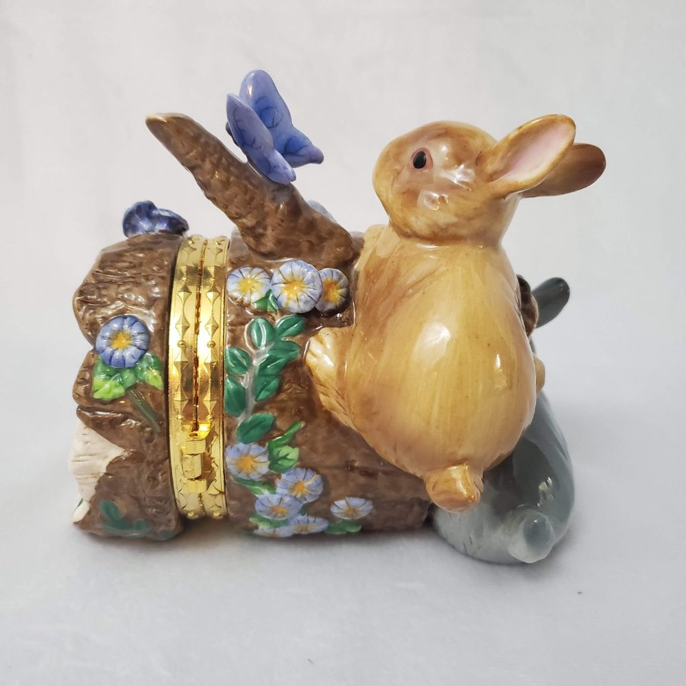 CWC Porcelain Easter Bunny Rabbit Log Hinged Trinket Box - Picture 3 of 10